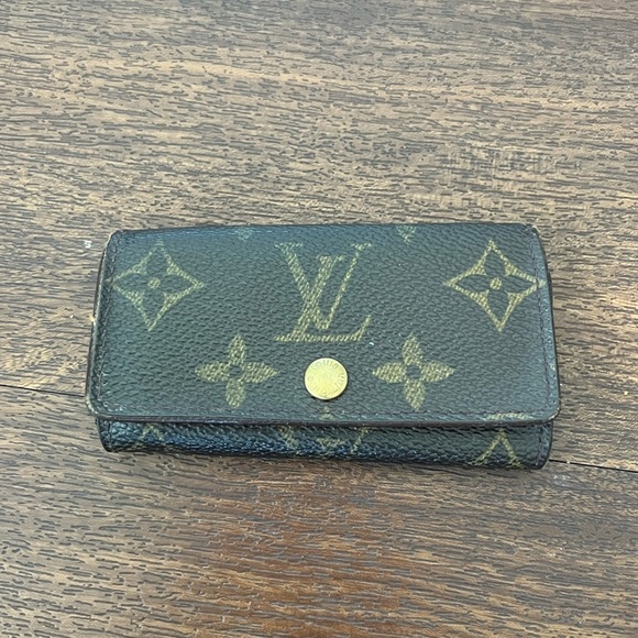 Louis Vuitton Key Holder - Picture 3 of 10
